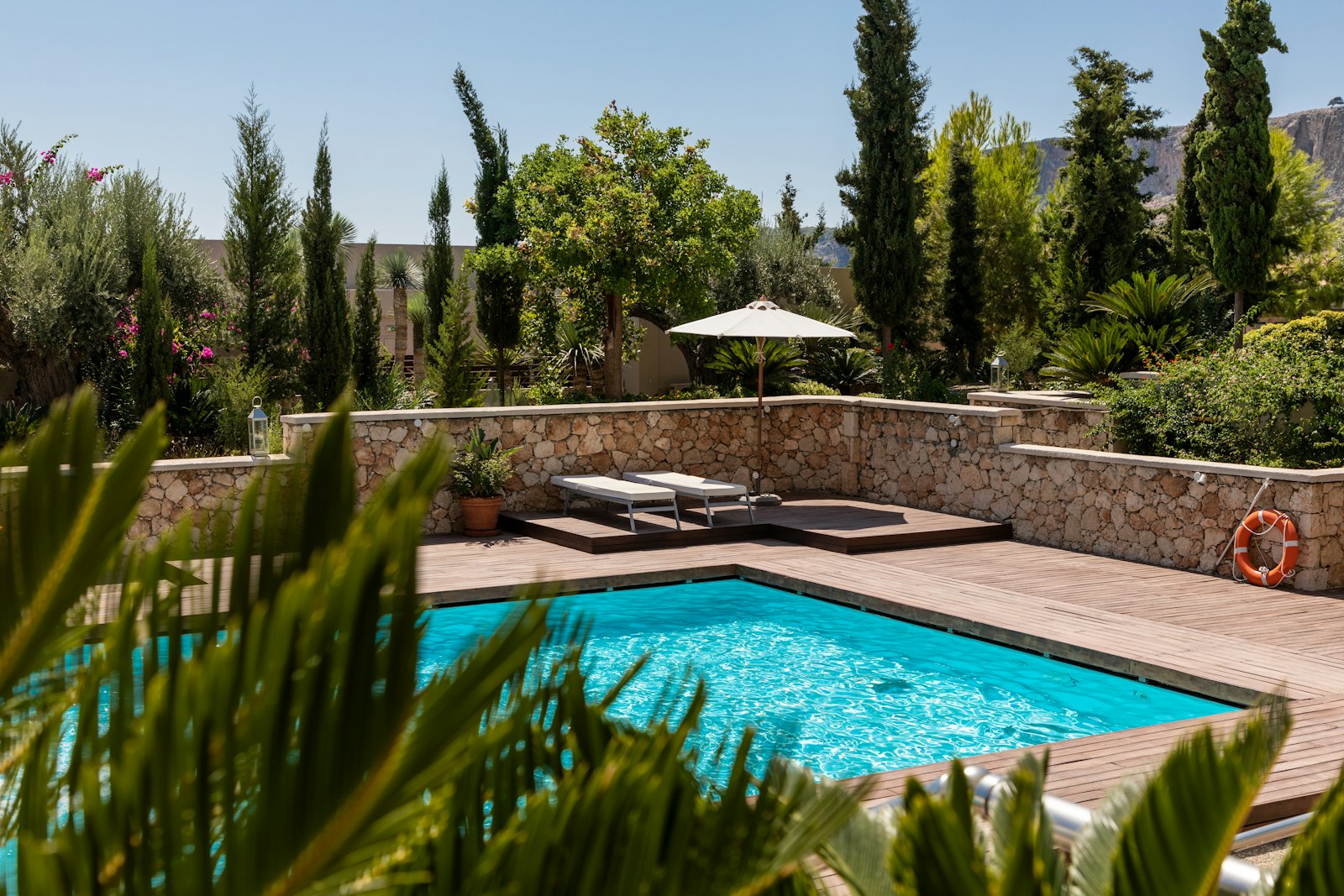 H2o Pool Services & Repair — Custom Pool Builder in Pasadena